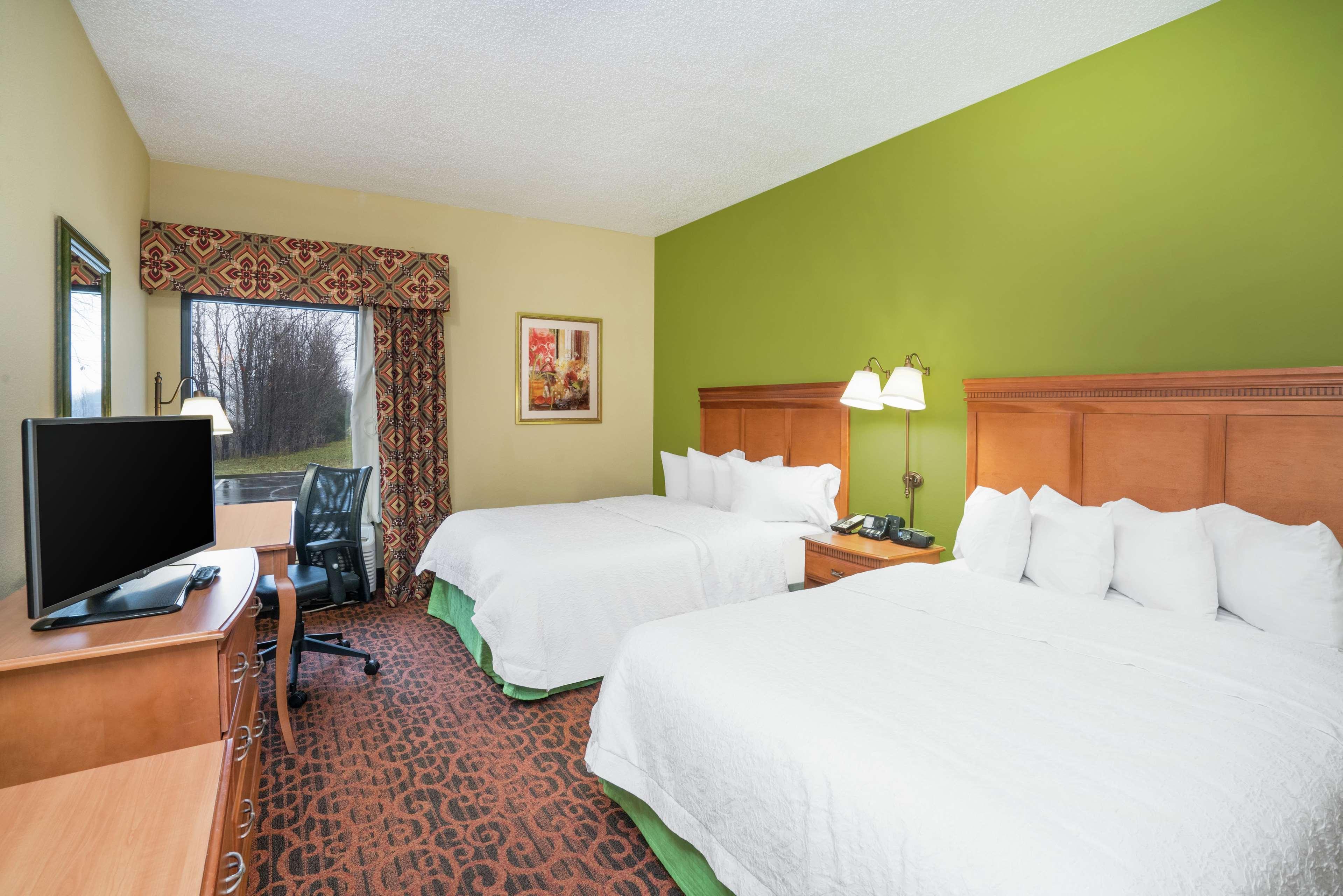 Hampton Inn Бардстаун Екстериор снимка