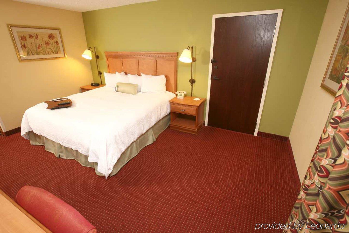Hampton Inn Бардстаун Стая снимка