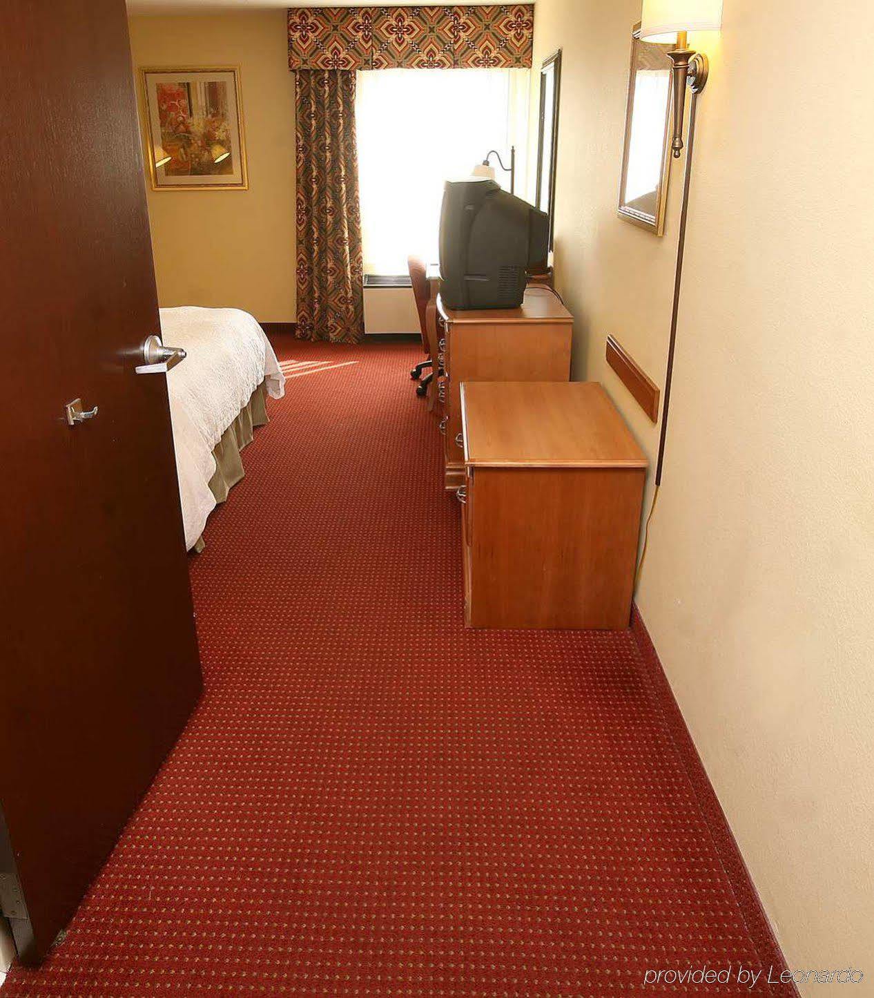 Hampton Inn Бардстаун Стая снимка