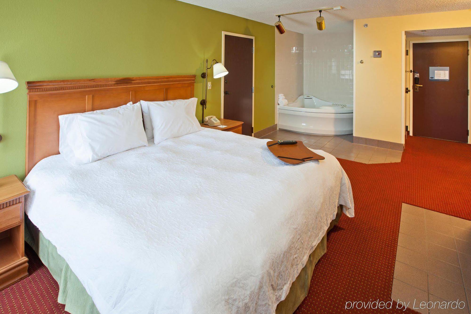 Hampton Inn Бардстаун Стая снимка
