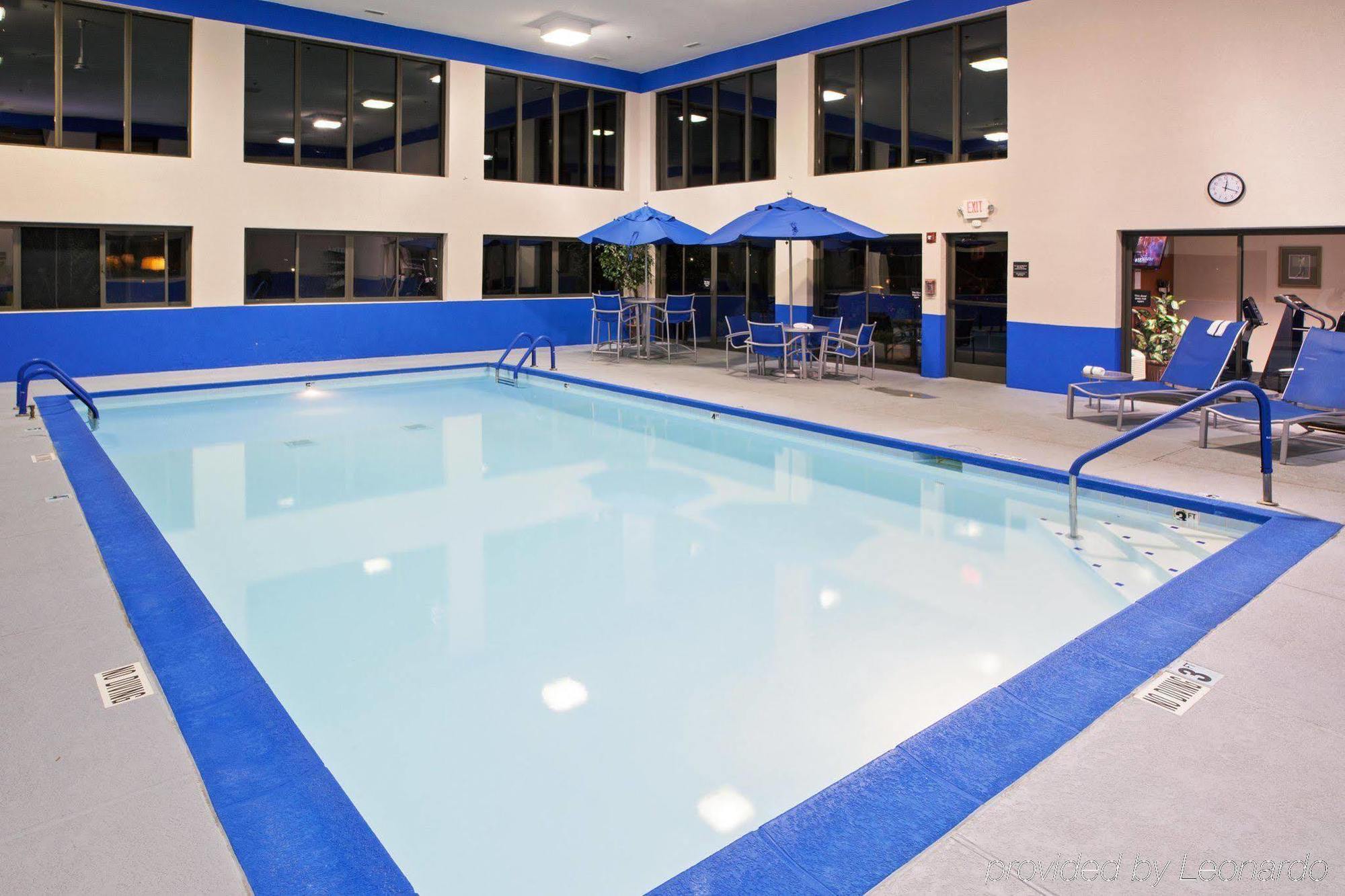 Hampton Inn Бардстаун Съоръжения снимка