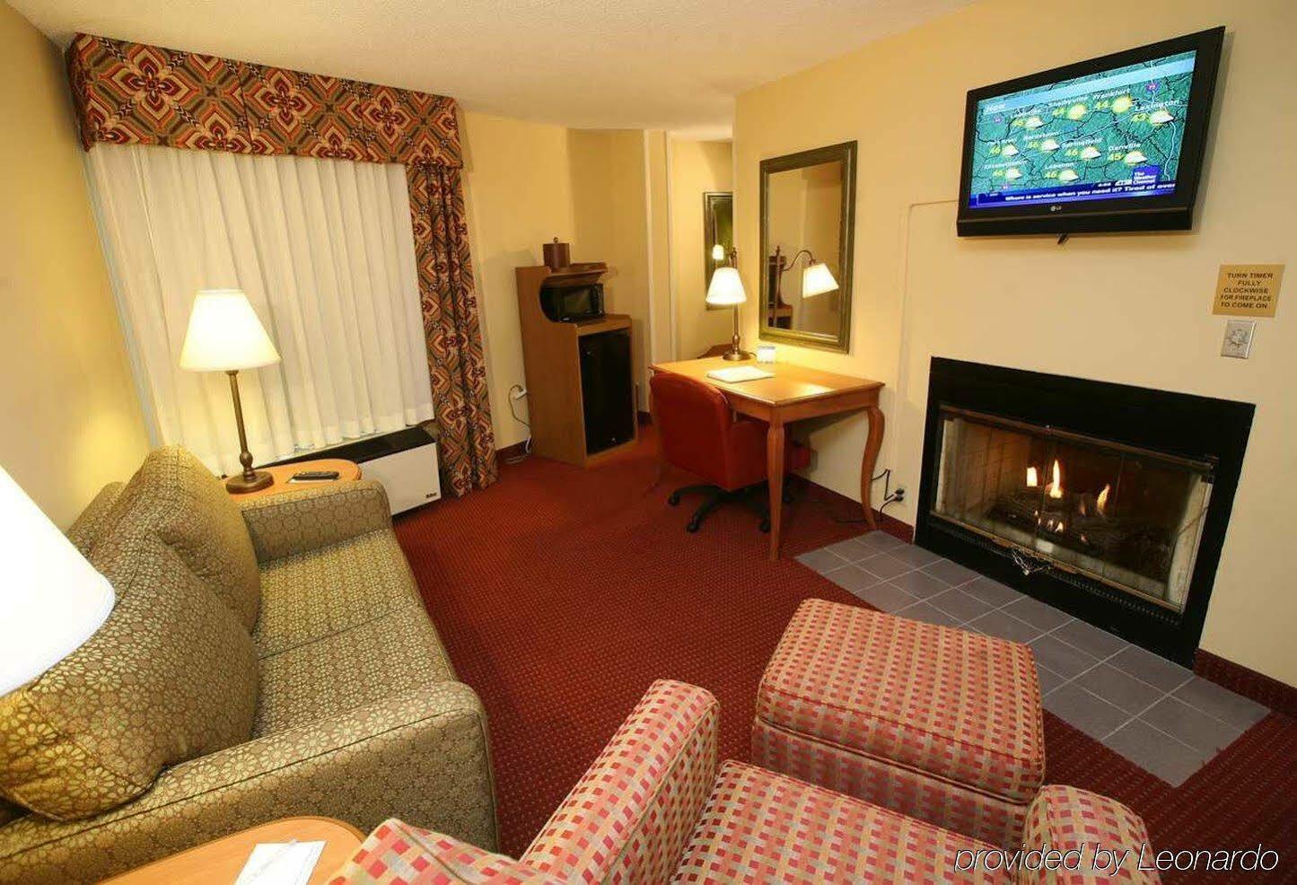 Hampton Inn Бардстаун Екстериор снимка